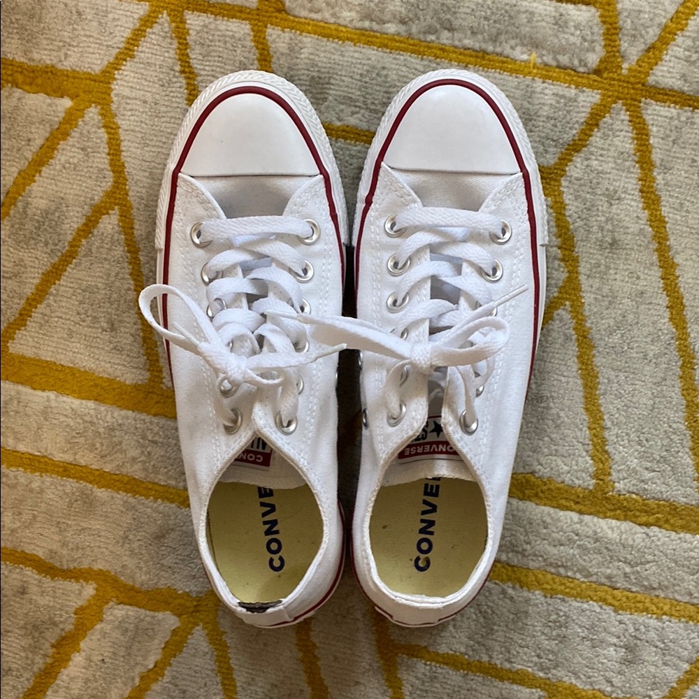 Converse Low Top Chucks
